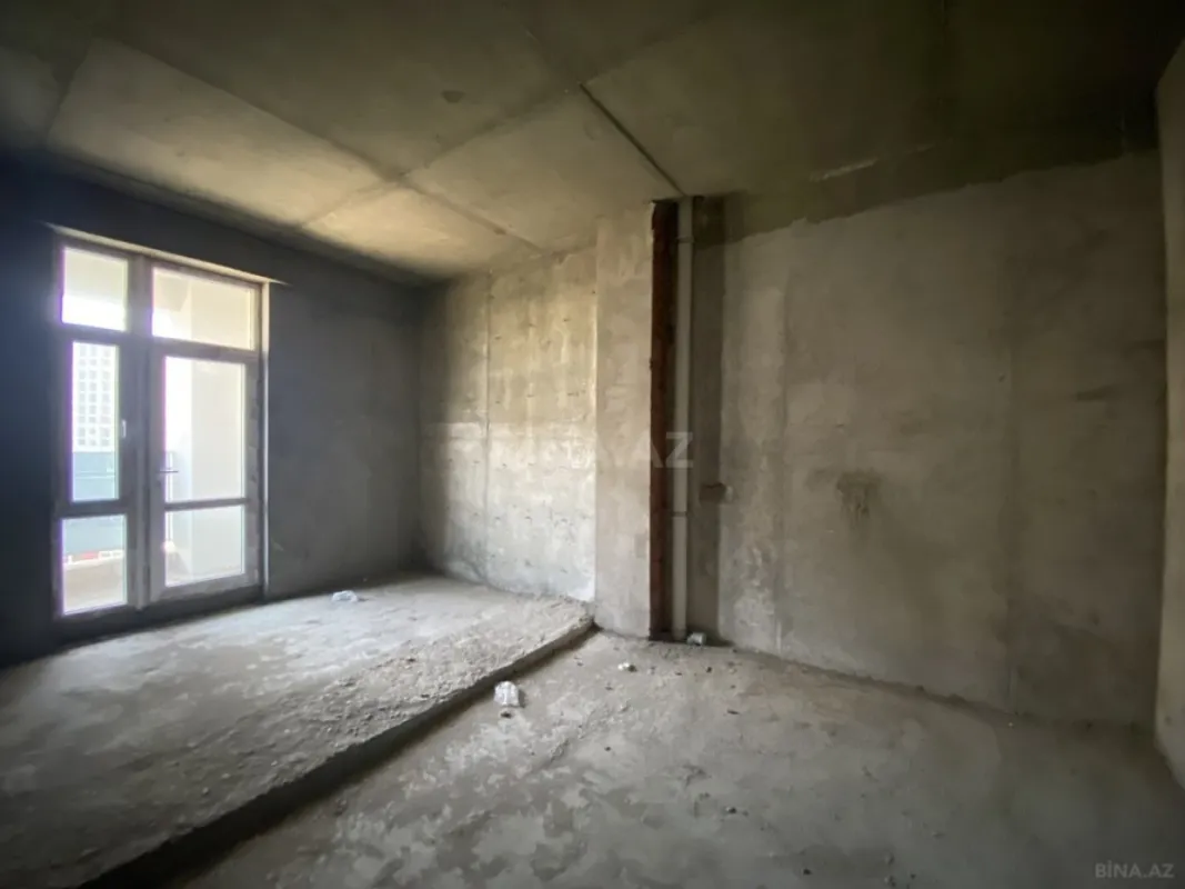 Satılır 5 otaqlı mənzil 221 m²