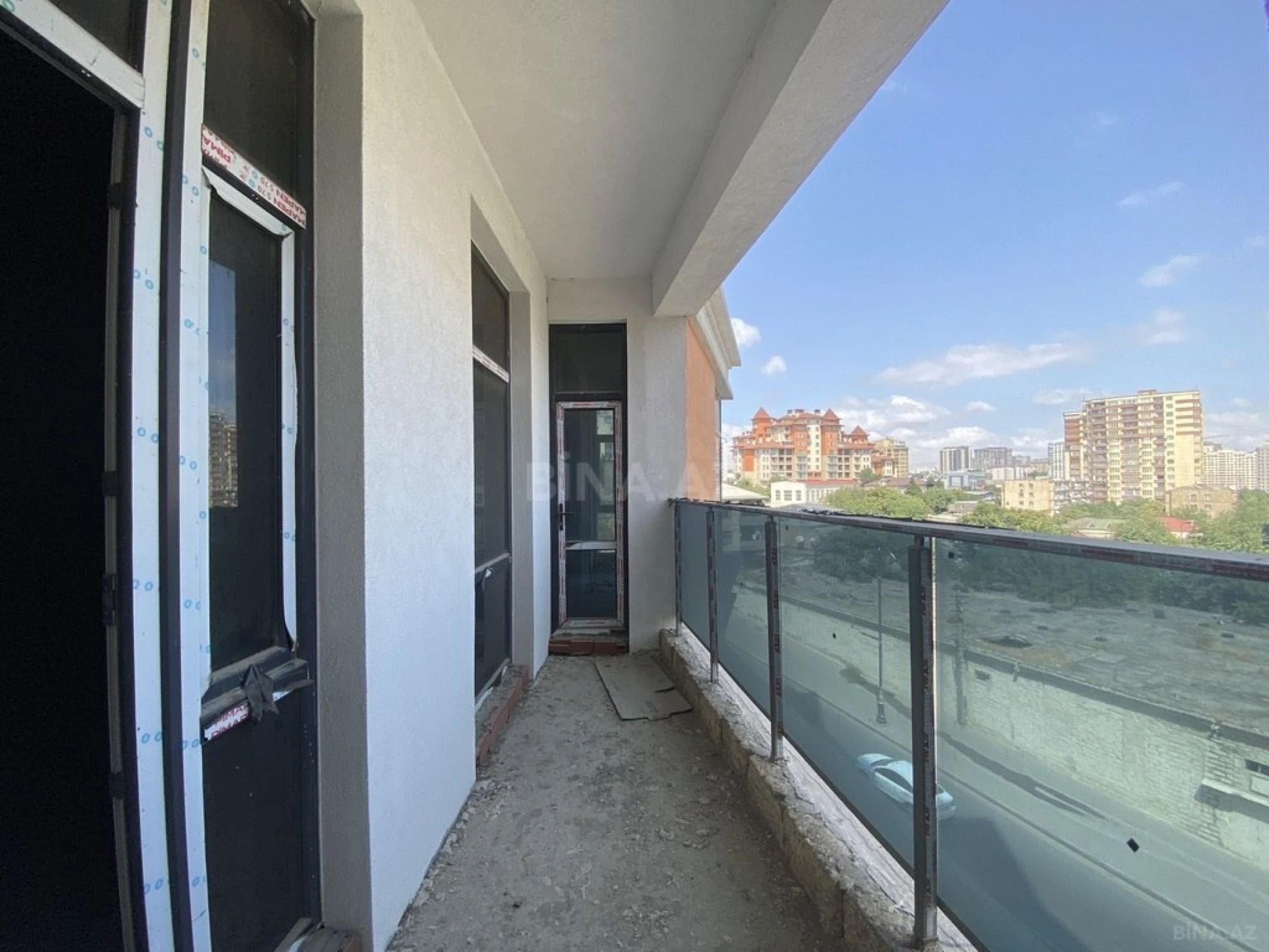 Satılır 5 otaqlı mənzil 221 m²