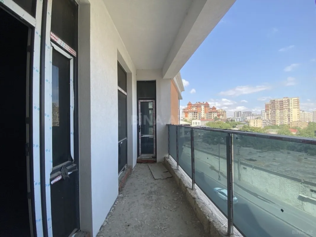 Satılır 5 otaqlı mənzil 221 m²