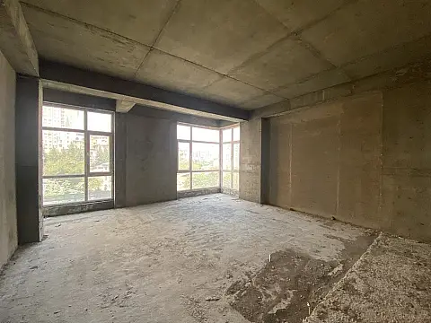 Satılır 5 otaqlı mənzil 221 m²