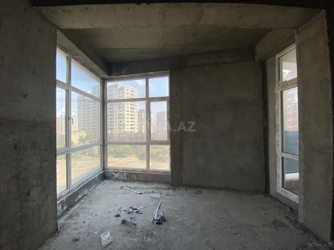 Satılır 5 otaqlı mənzil 221 m²