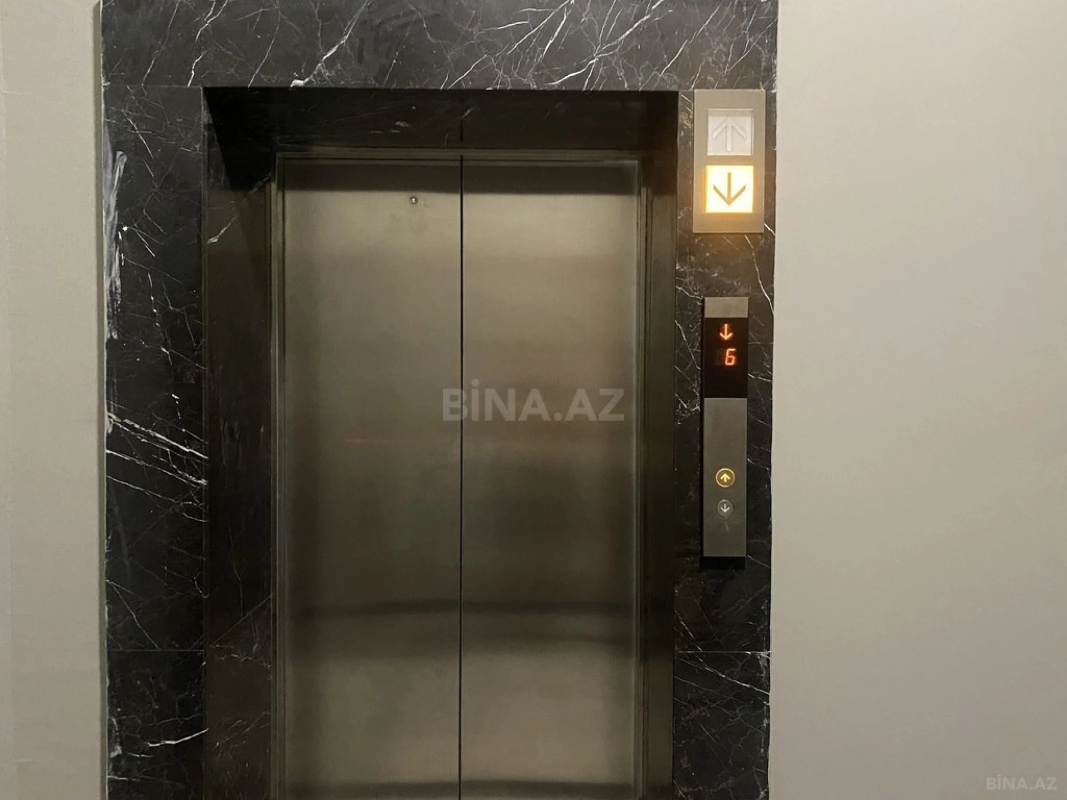 Satılır 4 otaqlı mənzil 167 m²