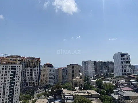 Satılır 4 otaqlı mənzil 167 m²