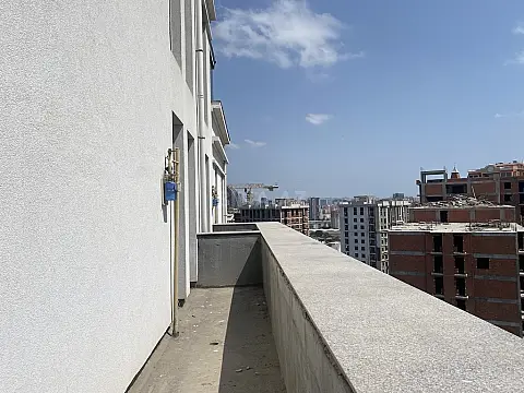 Satılır 4 otaqlı mənzil 167 m²