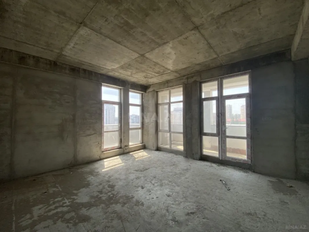 Satılır 4 otaqlı mənzil 167 m²