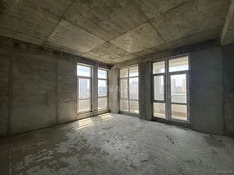 Satılır 4 otaqlı mənzil 167 m²