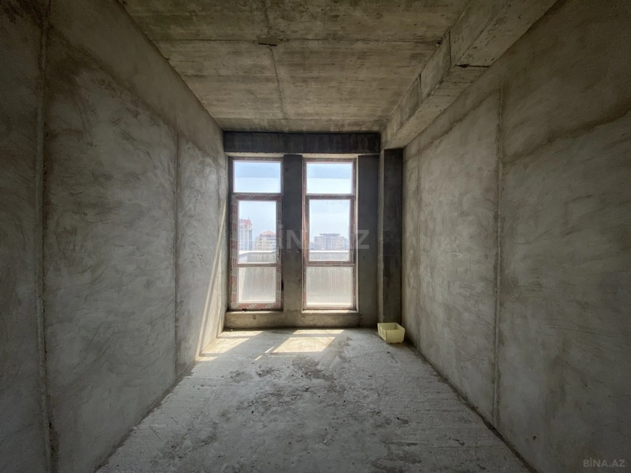 Satılır 4 otaqlı mənzil 167 m²