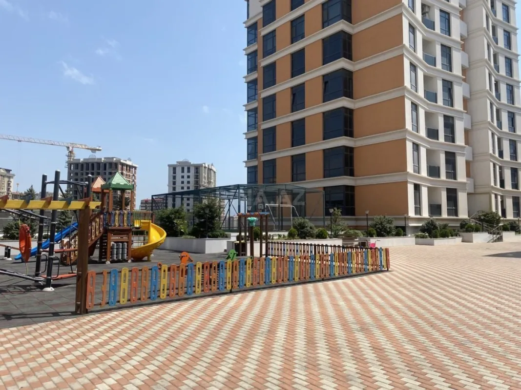 Satılır 4 otaqlı mənzil 167 m²