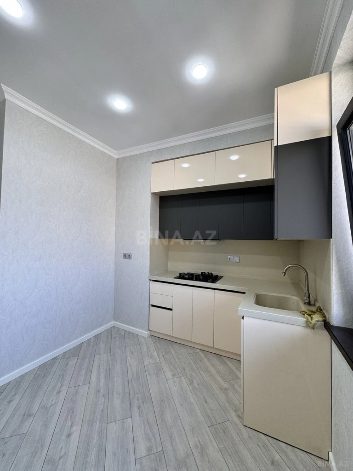 Satılır 2 otaqlı mənzil 56.5 m²