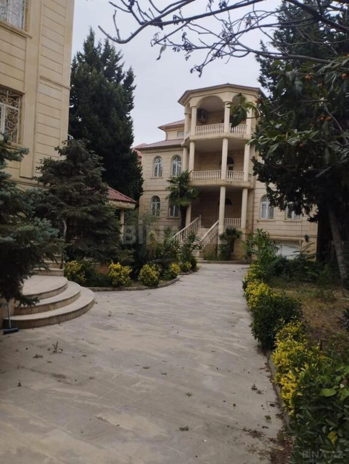 Satılır həyət evi 2000 m²