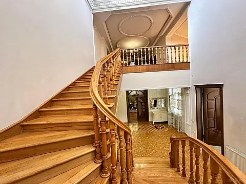 Satılır həyət evi 2000 m²