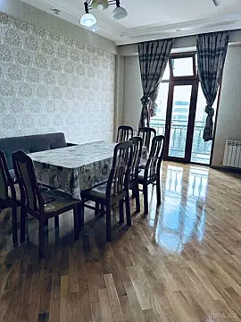 Kirayə verilir 2 otaqlı mənzil 76 m²