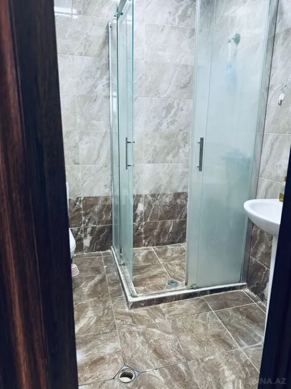 Kirayə verilir 2 otaqlı mənzil 76 m²