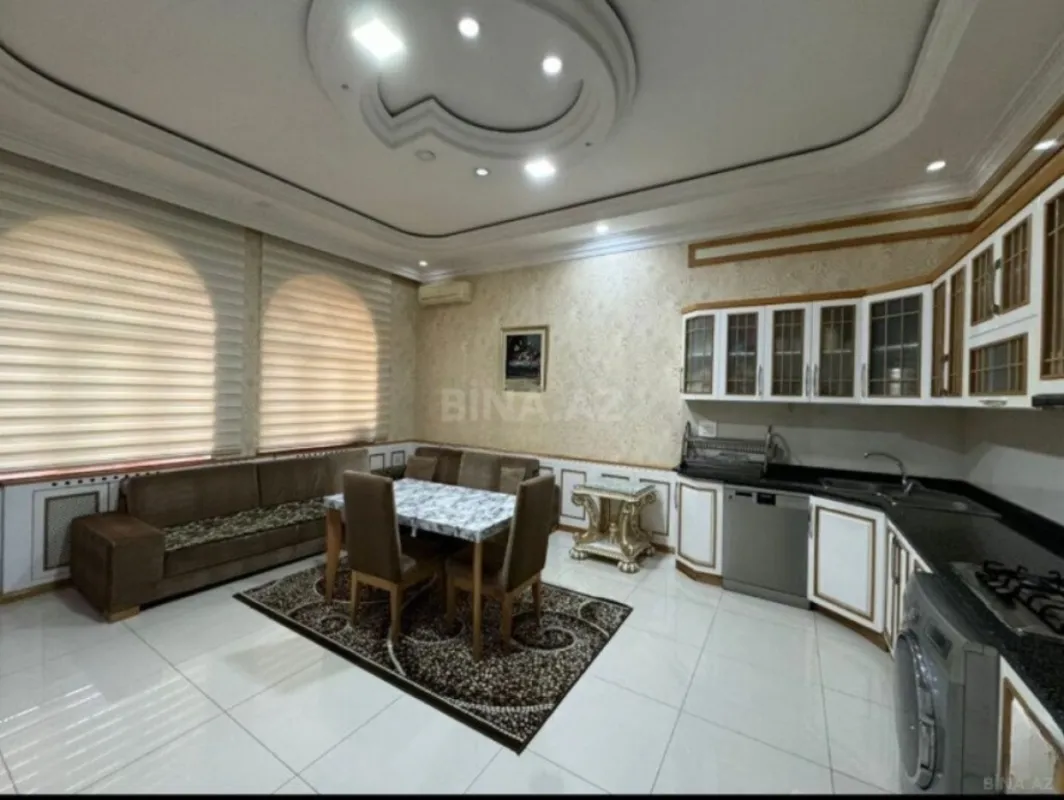 Satılır 8 otaqlı həyət evi 600 m²