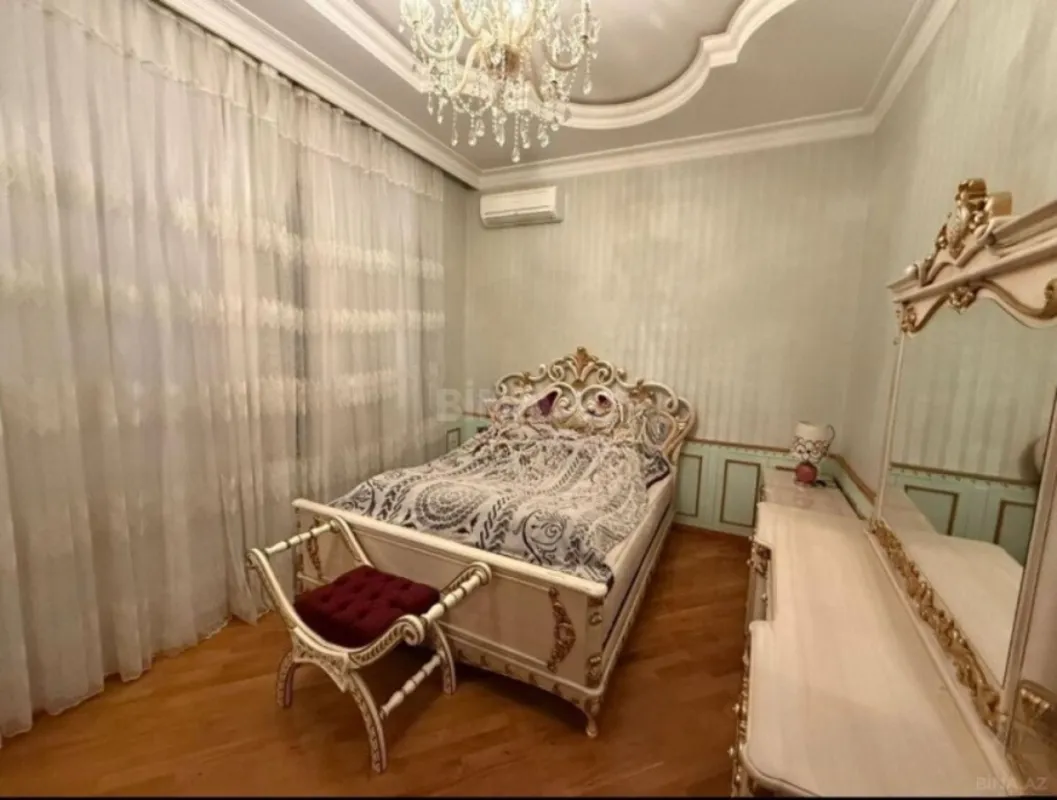 Satılır 8 otaqlı həyət evi 600 m²