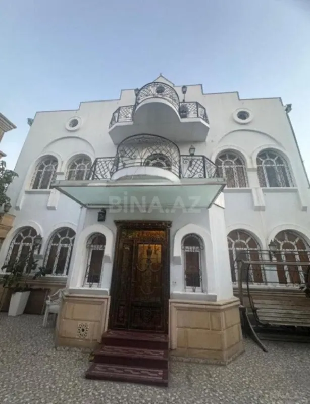 Satılır 8 otaqlı həyət evi 600 m²