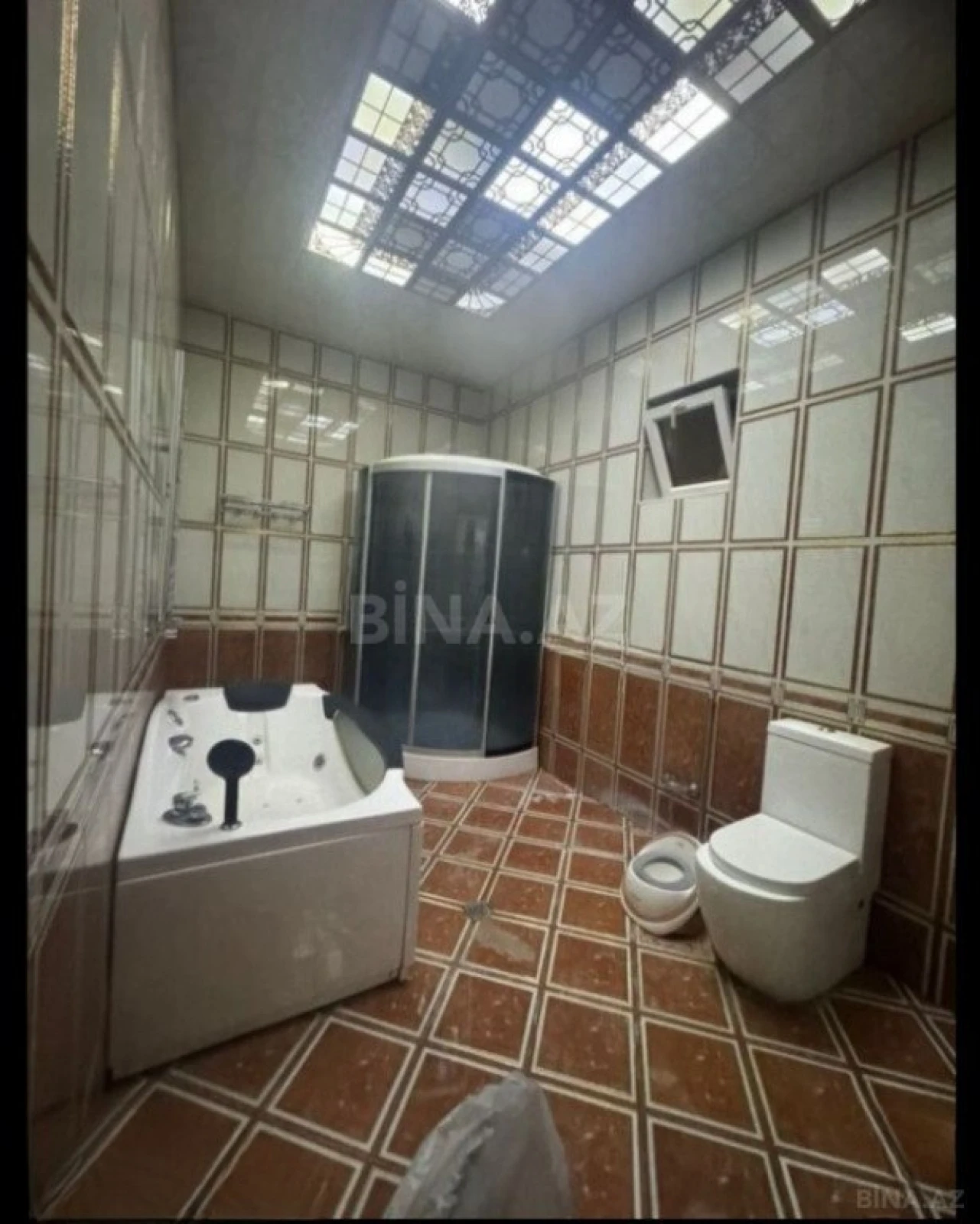 Satılır 8 otaqlı həyət evi 600 m²