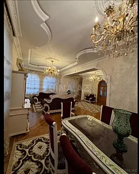 Satılır 8 otaqlı həyət evi 600 m²