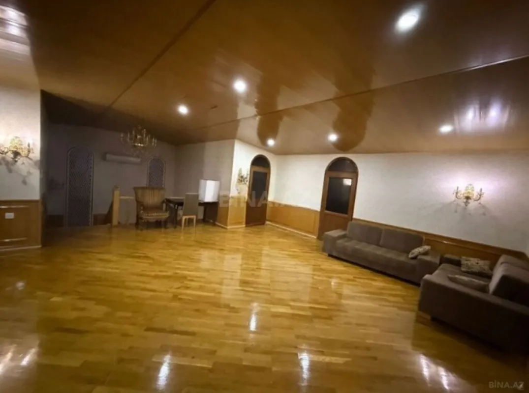 Satılır 8 otaqlı həyət evi 600 m²