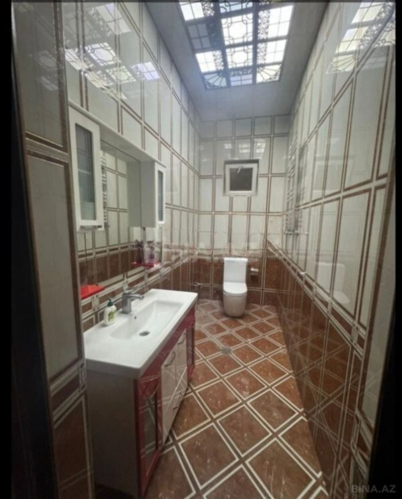 Satılır 8 otaqlı həyət evi 600 m²