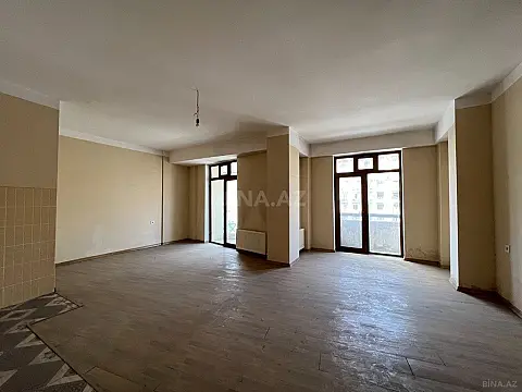 Satılır 7 otaqlı mənzil 275 m²
