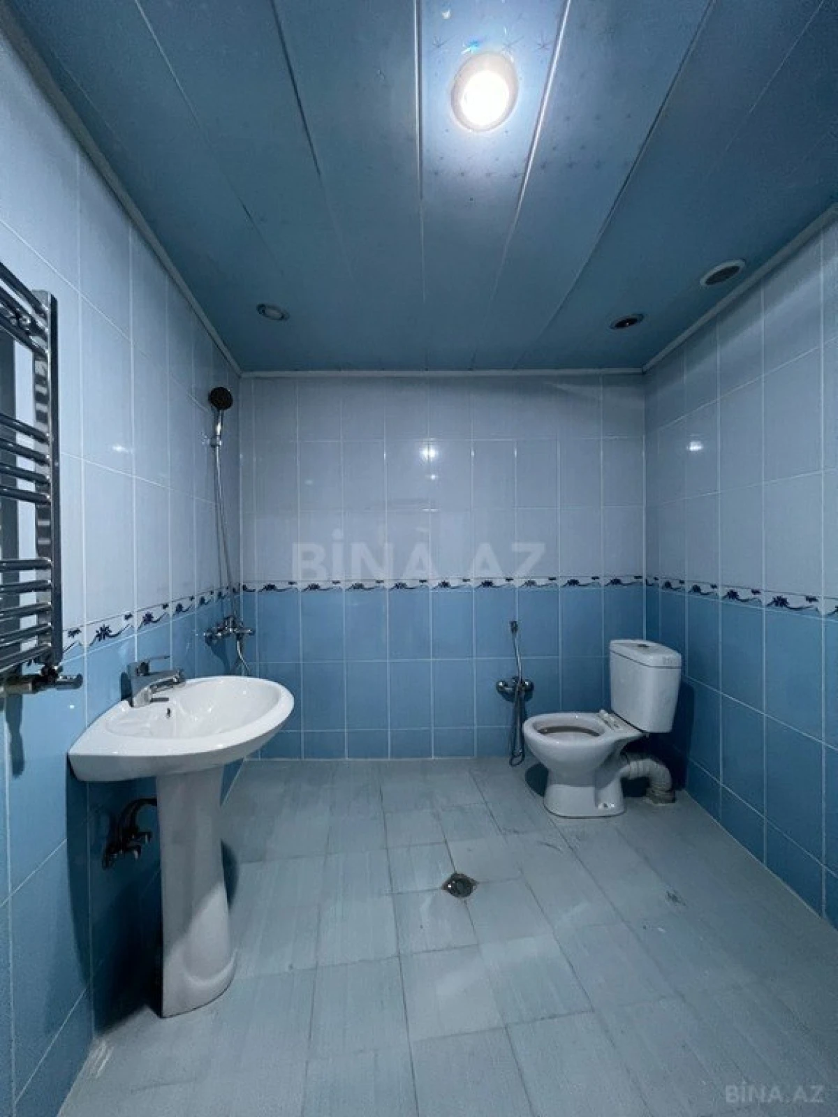 Satılır 7 otaqlı mənzil 275 m²