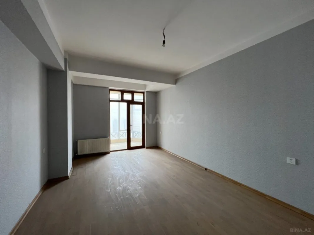 Satılır 7 otaqlı mənzil 275 m²