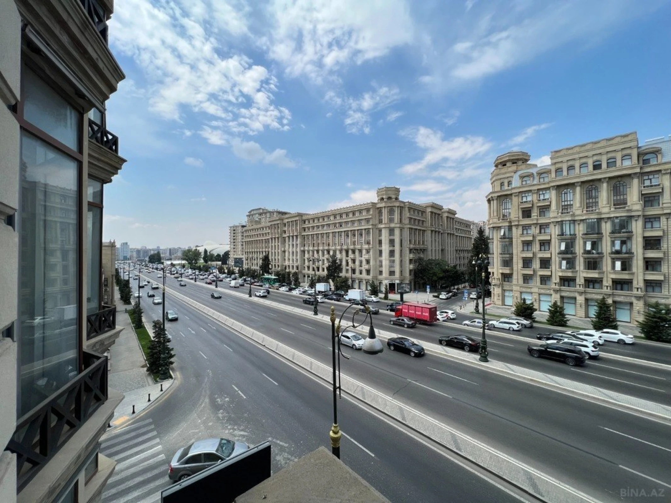 Satılır 7 otaqlı mənzil 275 m²