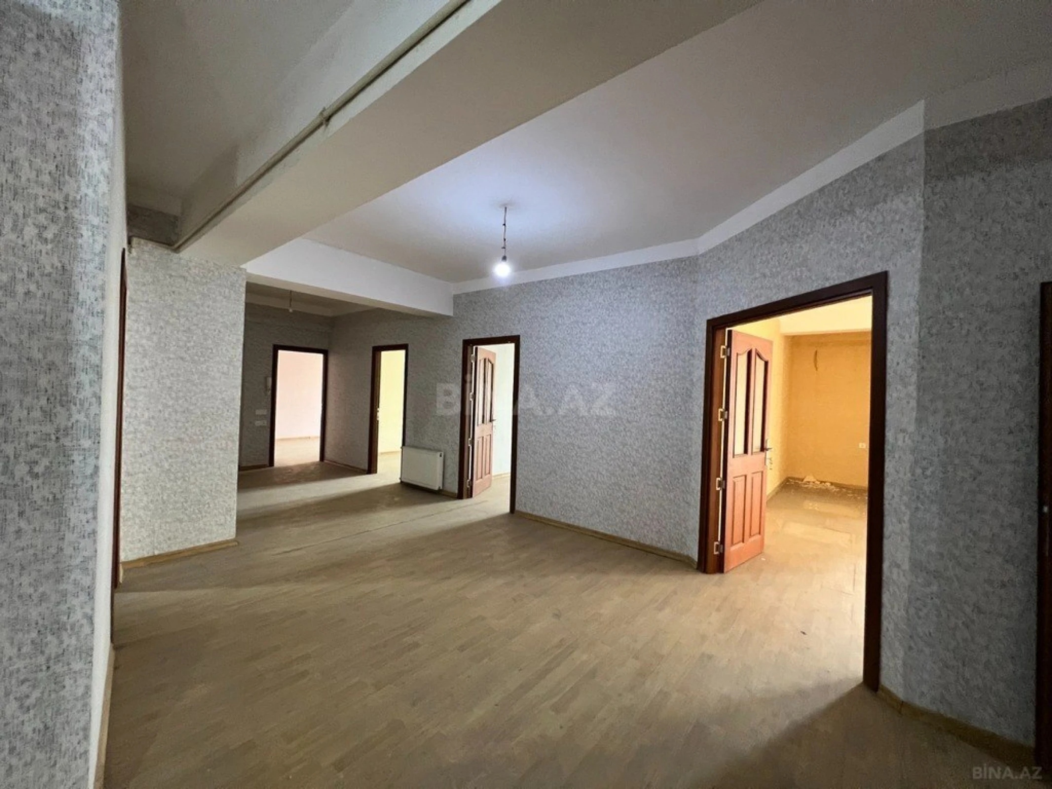 Satılır 7 otaqlı mənzil 275 m²