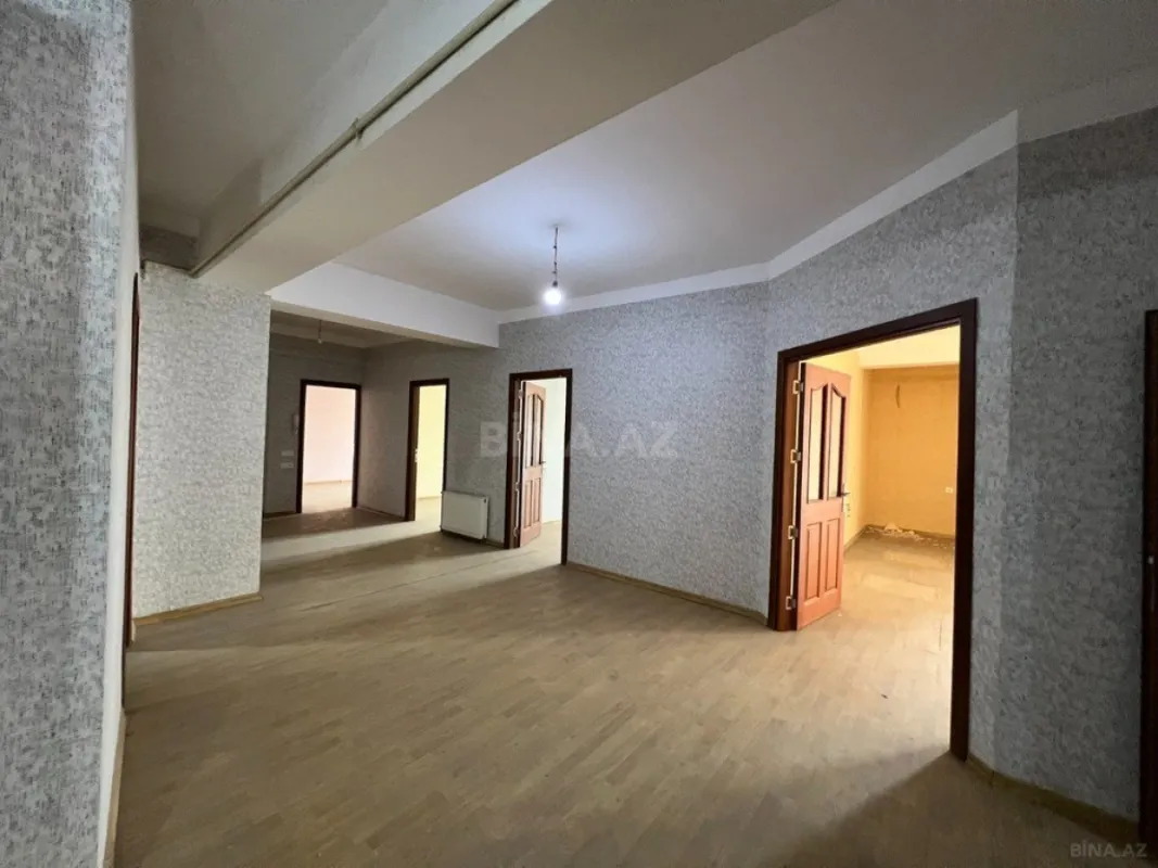 Satılır 7 otaqlı mənzil 275 m²