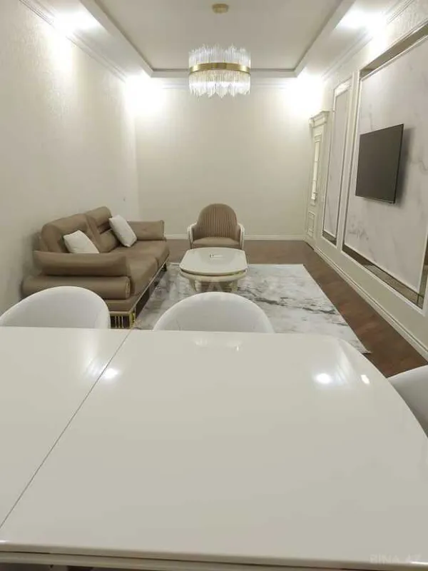 Kirayə verilir 2 otaqlı mənzil 96 m²