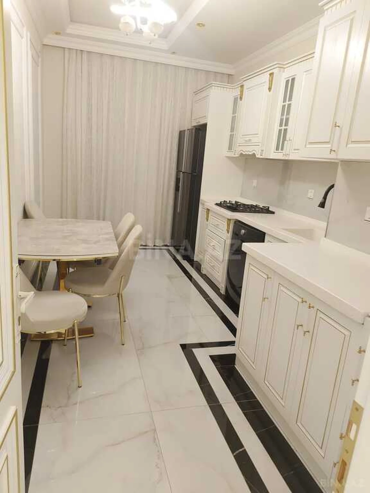Kirayə verilir 2 otaqlı mənzil 96 m²