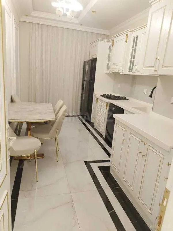 Kirayə verilir 2 otaqlı mənzil 96 m²