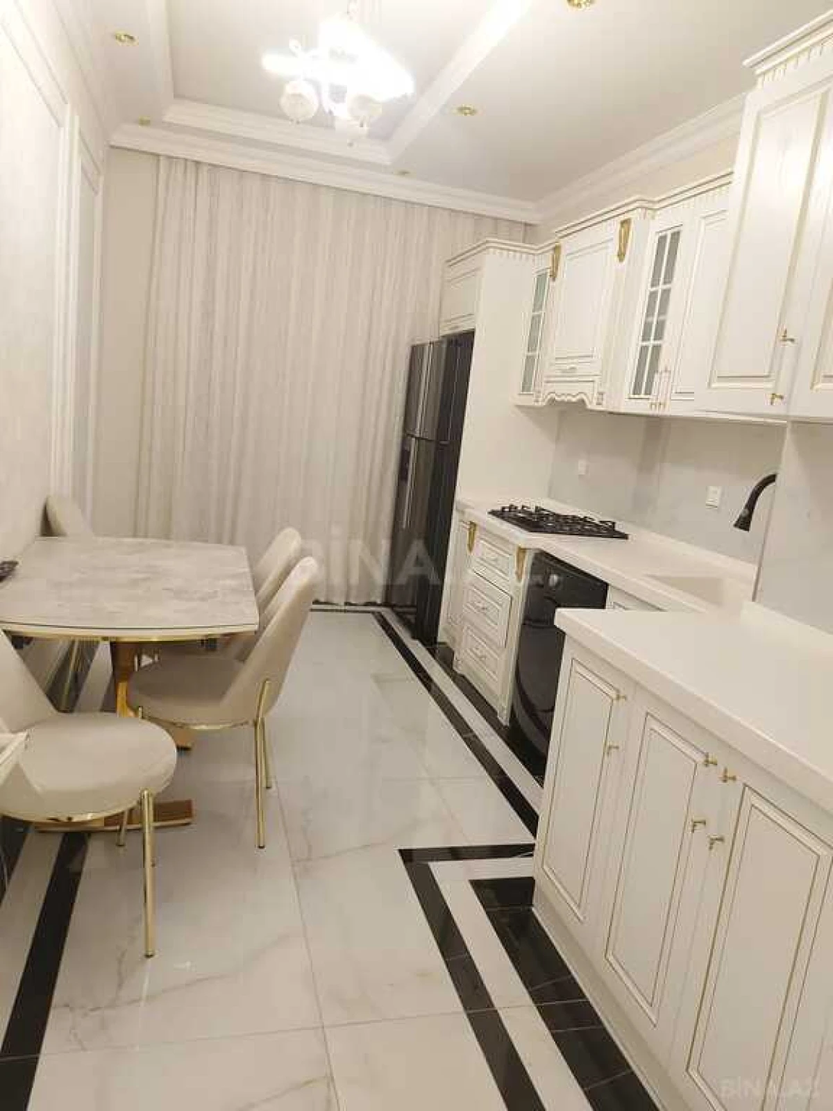 Kirayə verilir 2 otaqlı mənzil 96 m²