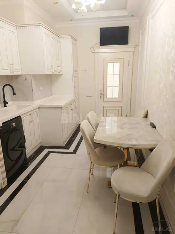 Kirayə verilir 2 otaqlı mənzil 96 m²