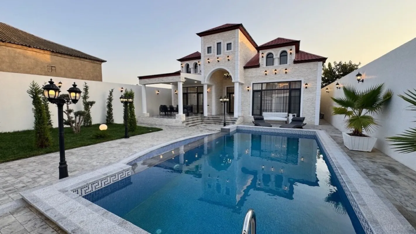Satılır 5 otaqlı həyət evi 240 m²