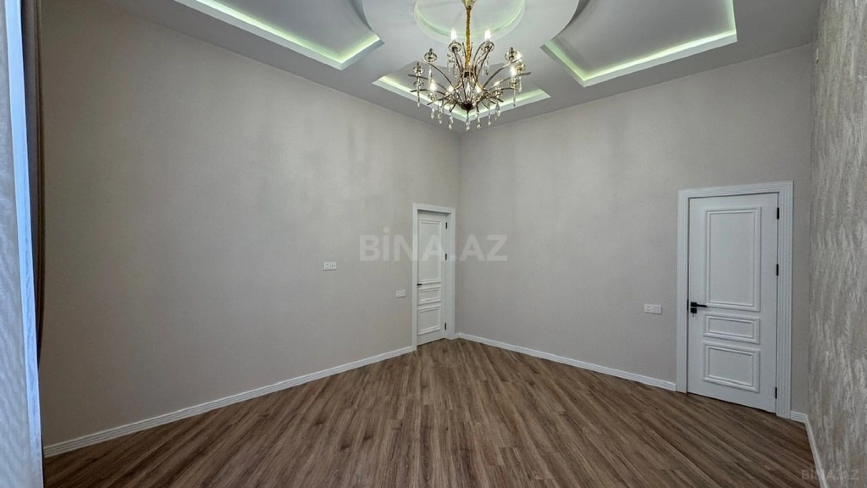 Satılır 5 otaqlı həyət evi 240 m²