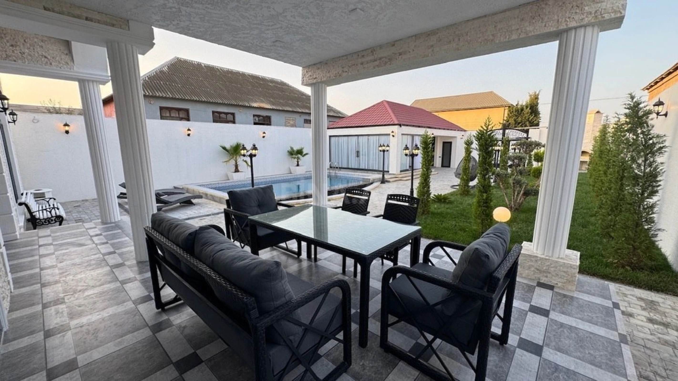 Satılır 5 otaqlı həyət evi 240 m²