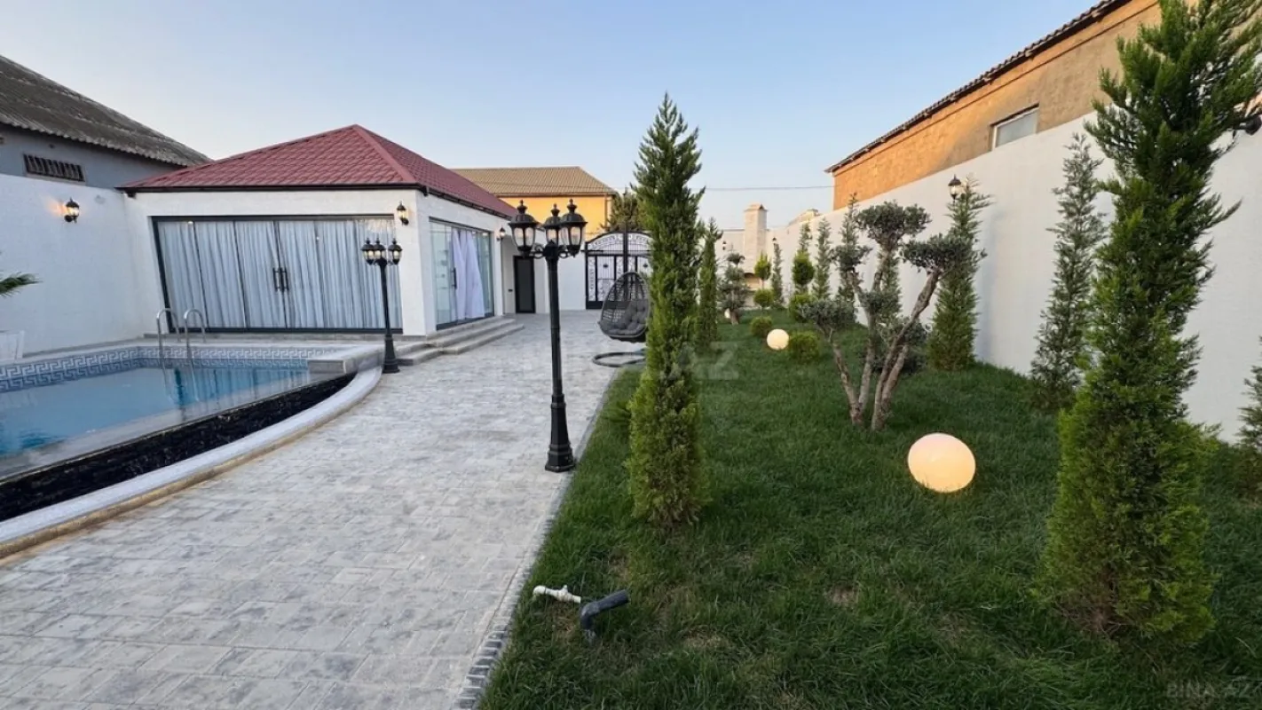 Satılır 5 otaqlı həyət evi 240 m²