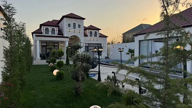 Satılır 5 otaqlı həyət evi 240 m²
