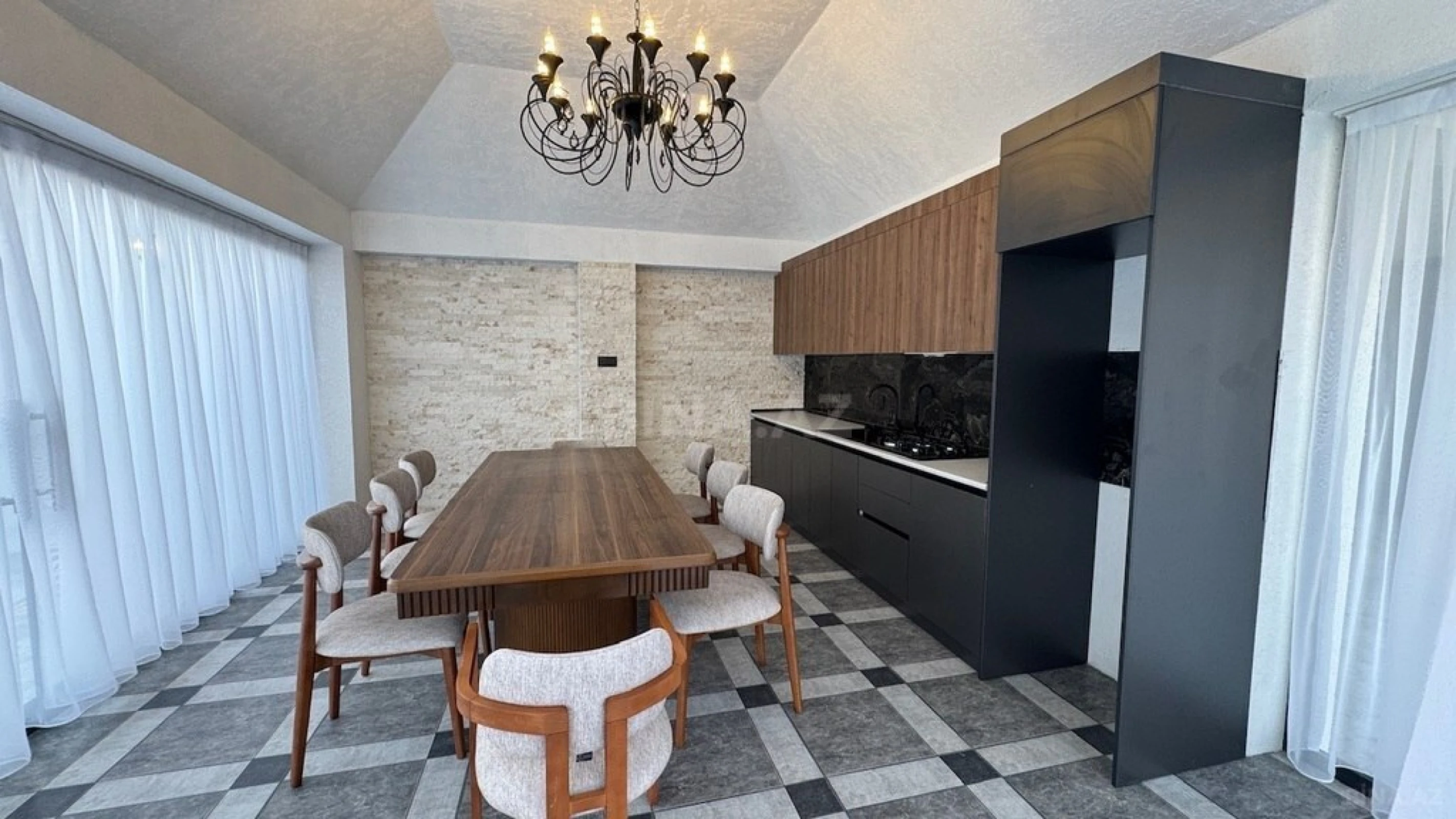 Satılır 5 otaqlı həyət evi 240 m²