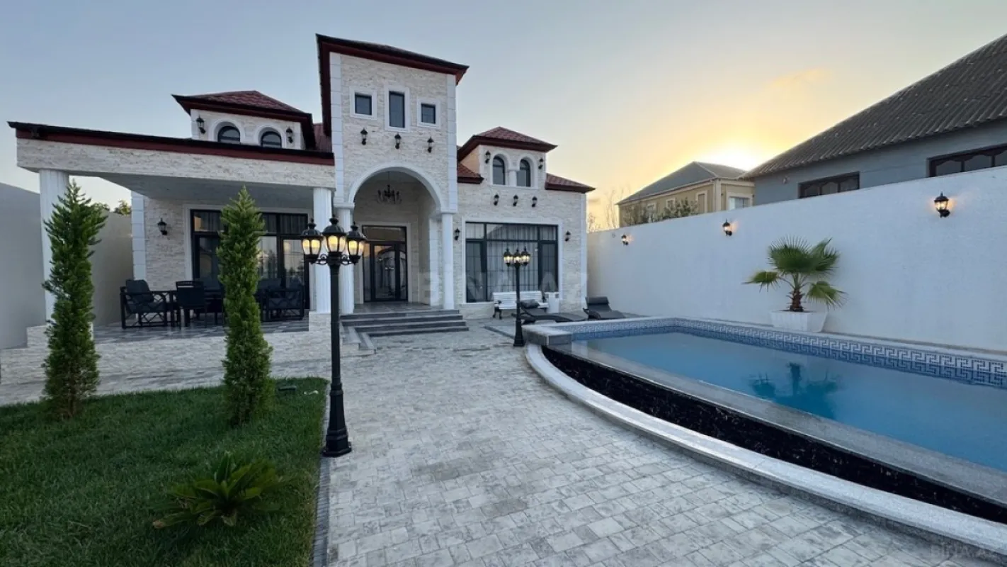Satılır 5 otaqlı həyət evi 240 m²