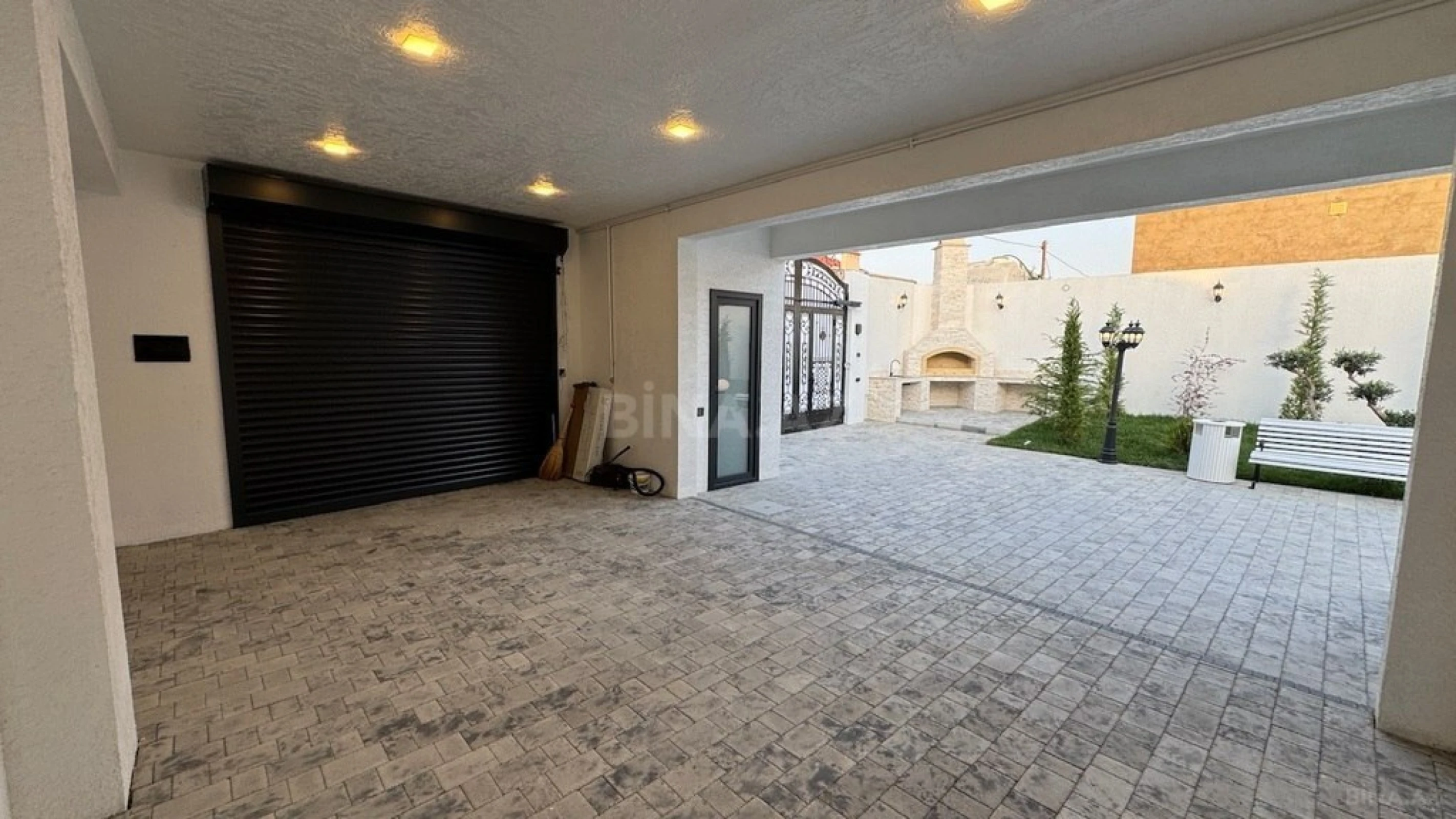 Satılır 5 otaqlı həyət evi 240 m²