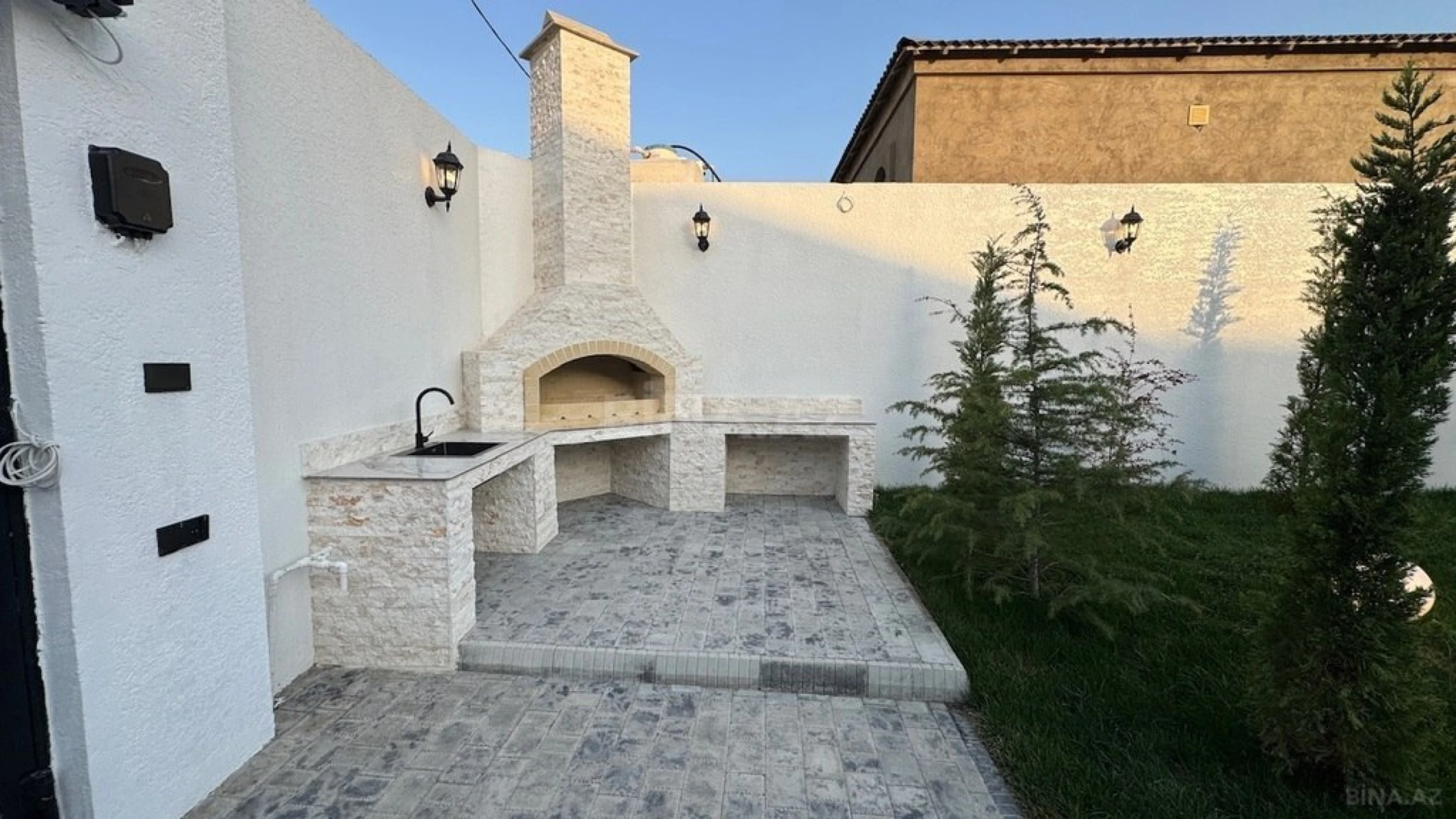 Satılır 5 otaqlı həyət evi 240 m²