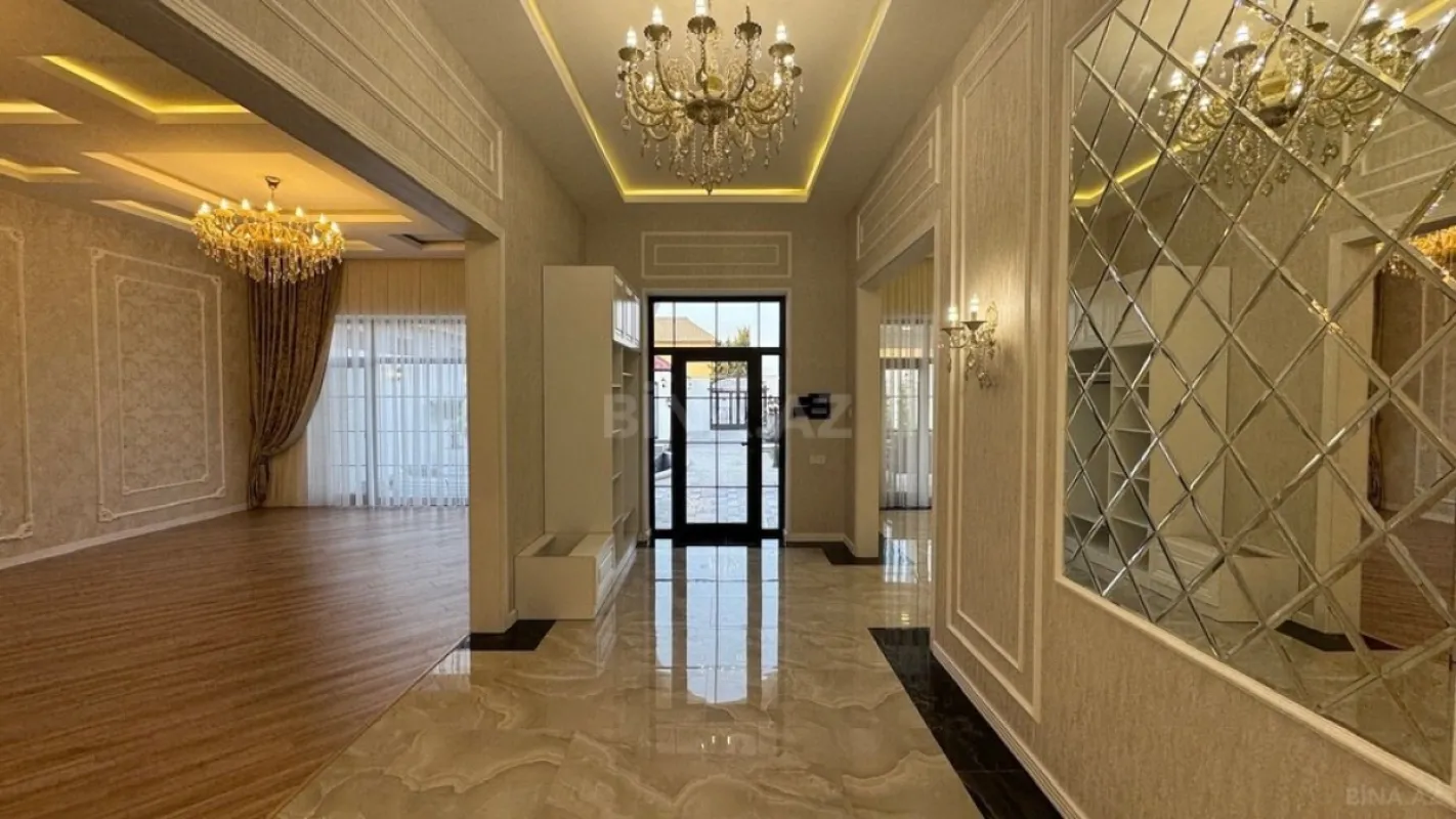 Satılır 5 otaqlı həyət evi 240 m²