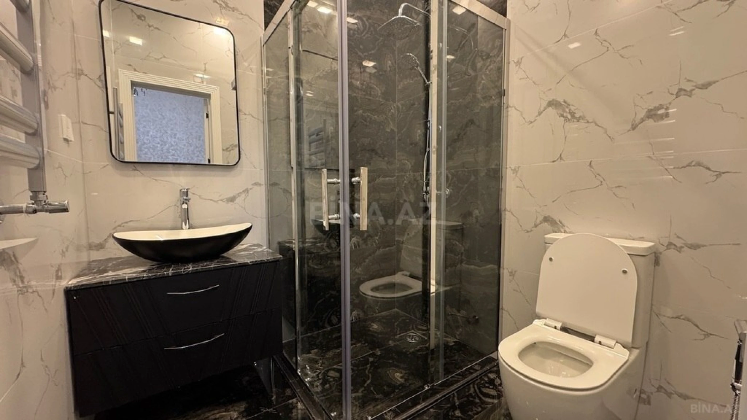 Satılır 5 otaqlı həyət evi 240 m²