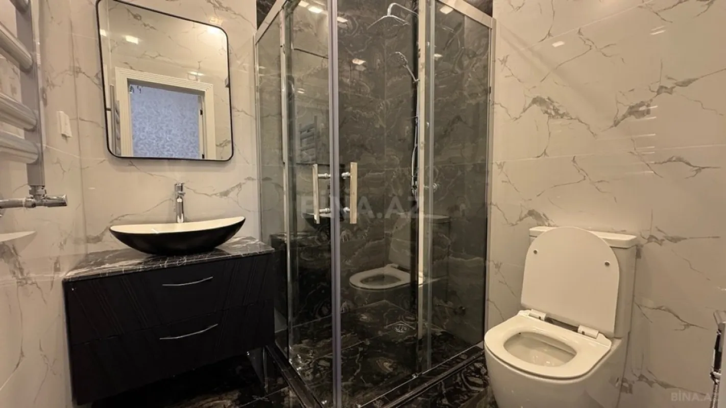 Satılır 5 otaqlı həyət evi 240 m²