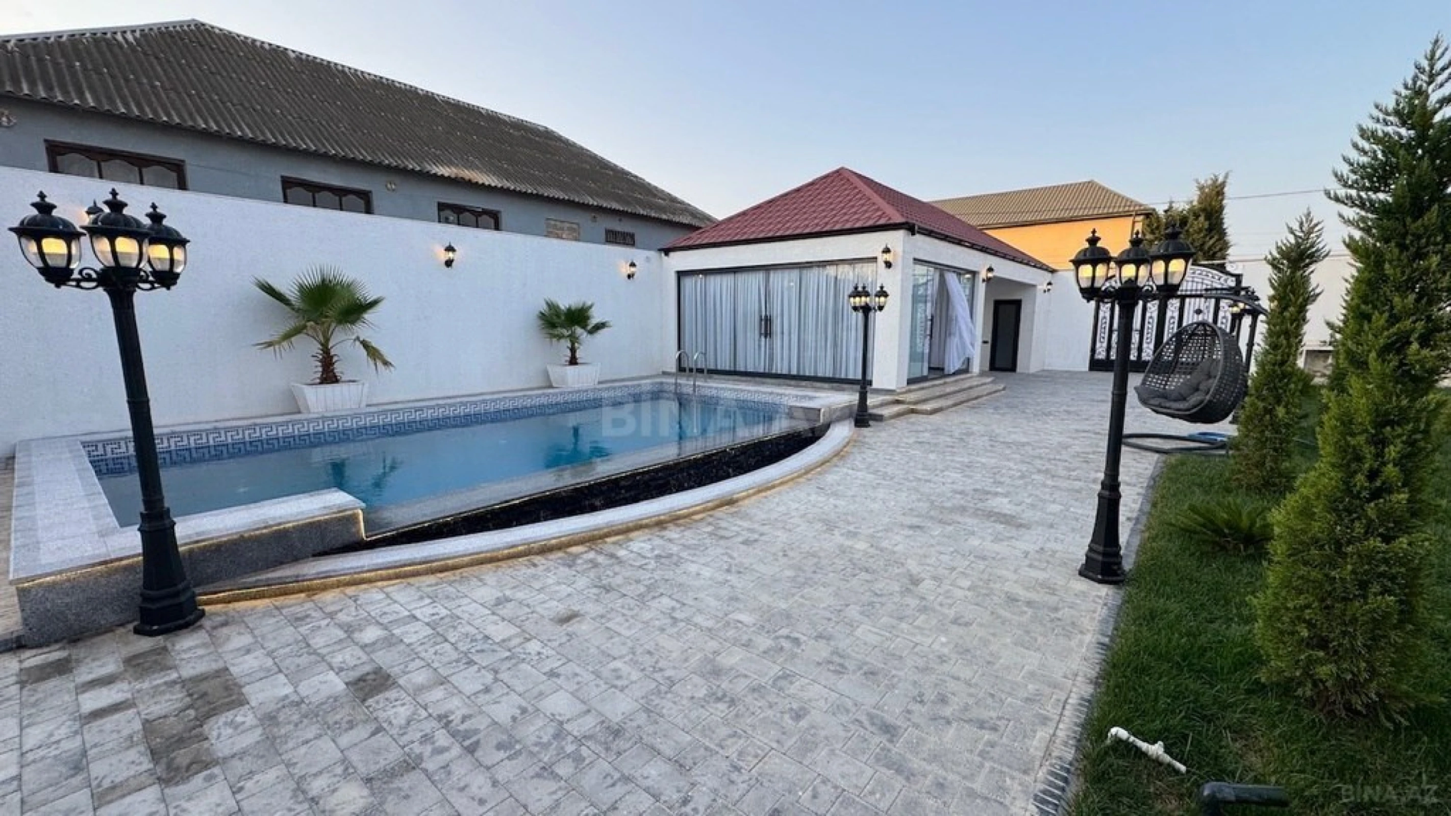 Satılır 5 otaqlı həyət evi 240 m²