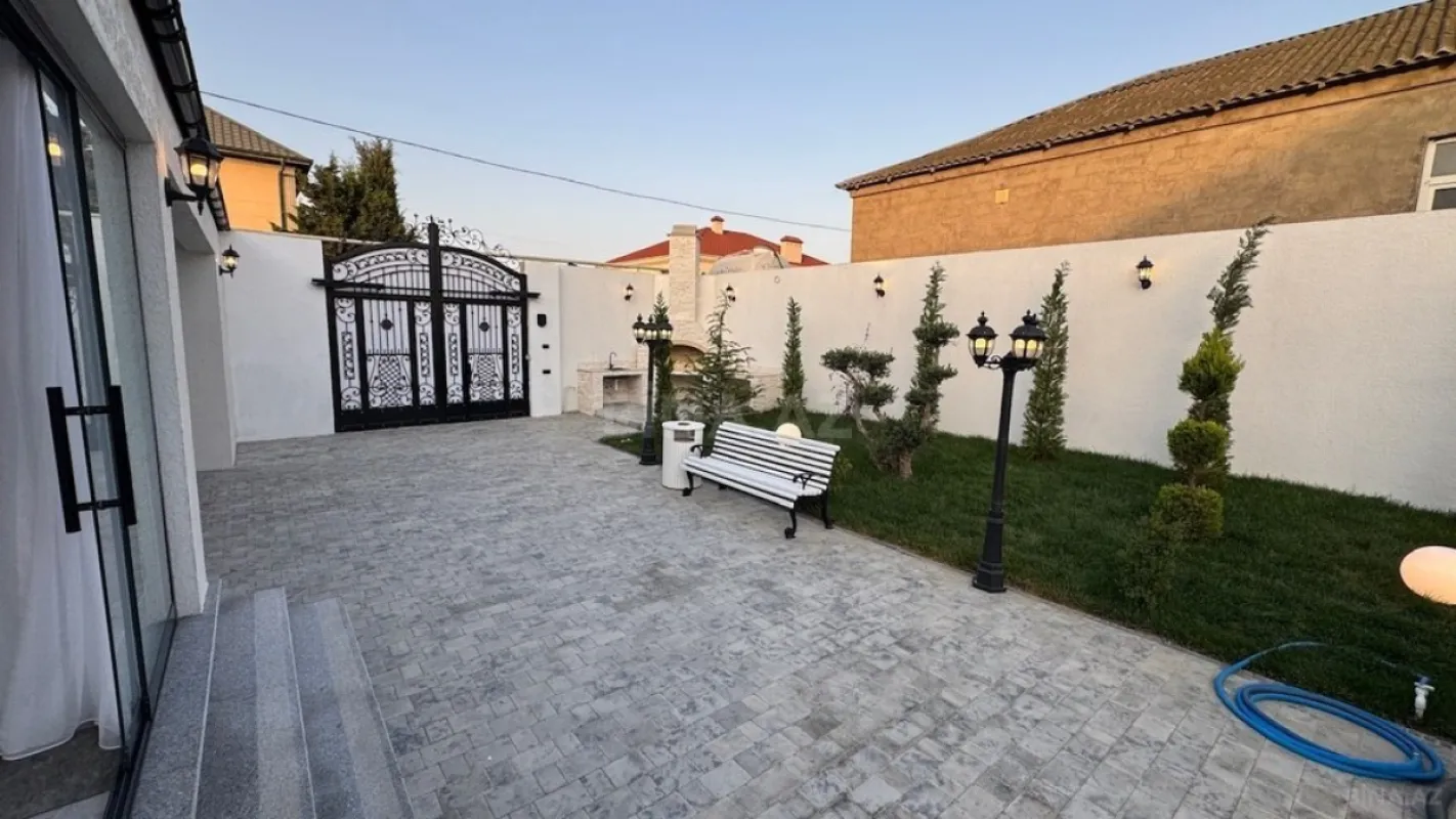 Satılır 5 otaqlı həyət evi 240 m²