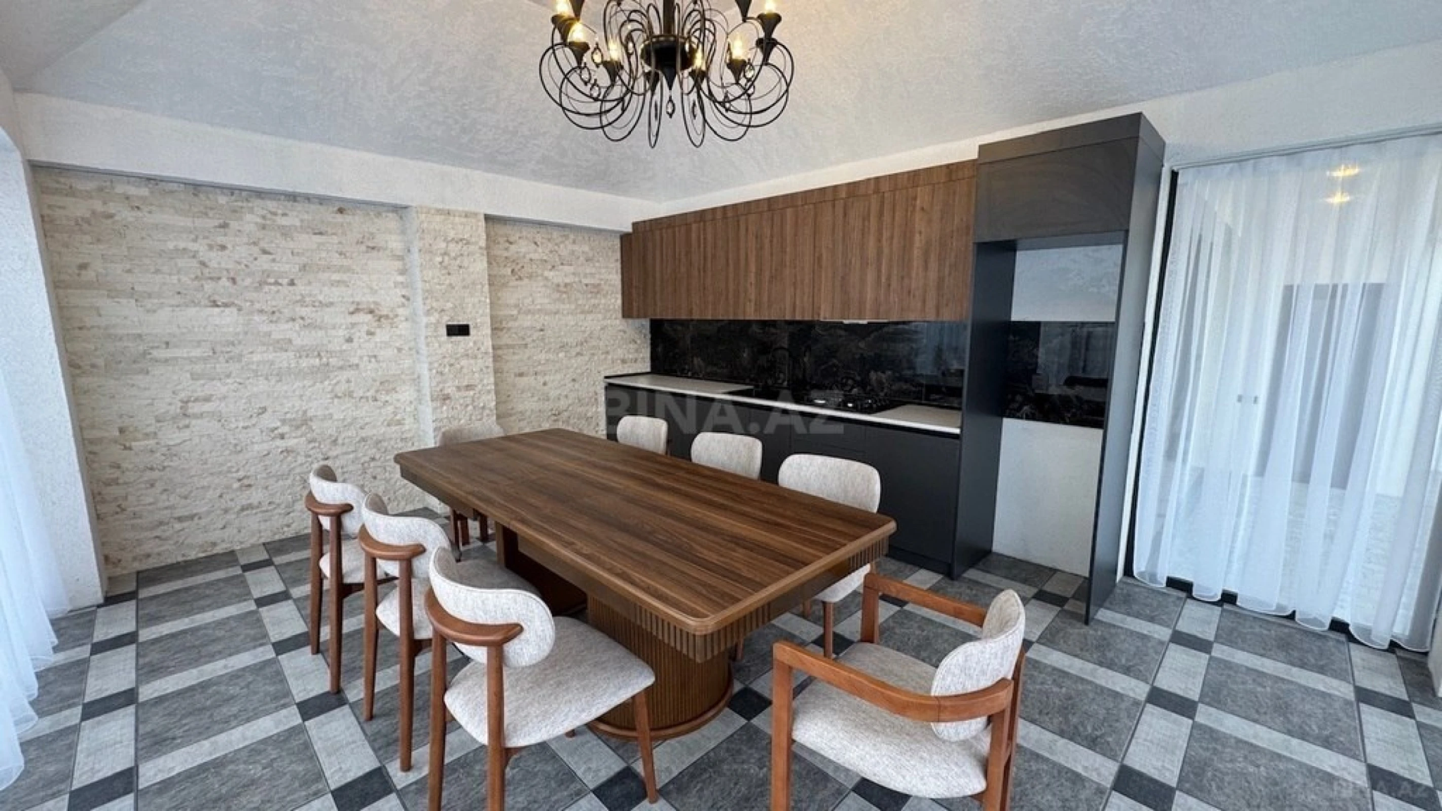 Satılır 5 otaqlı həyət evi 240 m²